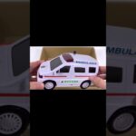 救急車のミニカーが走る☆緊急走行！サイレン鳴る Ambulance minicar runs! Emergency run☆Siren sounds