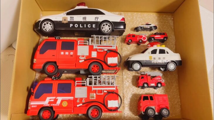 はたらくくるまの消防車とパトカー坂道を緊急走行。救急車はお仕事中です。Miniature fire engine and police car emergency run