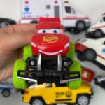 おもちゃの救急車が坂道を緊急走行します！各車両を紹介☆Toy Ambulances Race Down the Hill! Introducing Each Vehicle☆