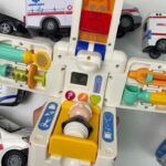 おもちゃの救急車や消防車が坂道緊急走行！各車両紹介します | Toy Ambulances Race Down the Hill! Introducing Each Vehicle