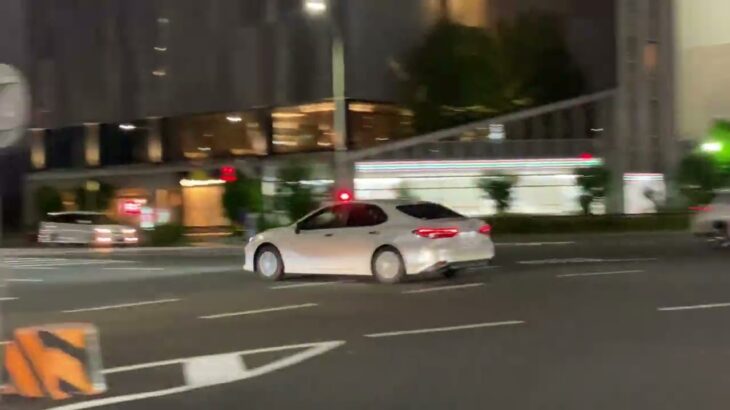 愛知県警察　覆面パトカー　緊急走行