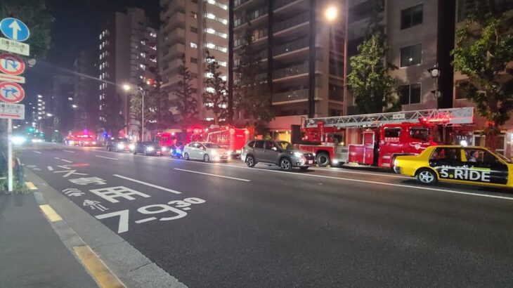 何台もの消防車が交差点を緊急走行で通過！！①
