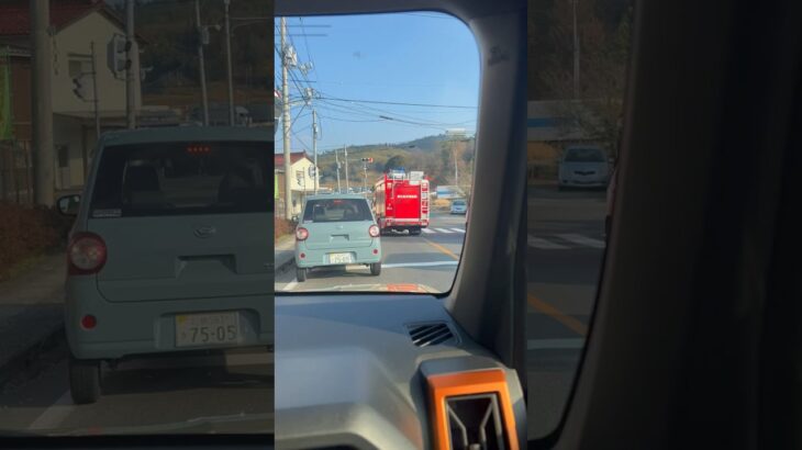 【東広島市消防局】山間を緊急走行する消防車