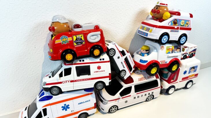 救急車とアンパンマンのミニカーが坂道走行！緊急サイレン坂道走行！