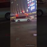 ヨドバシカメラ梅田前を緊急走行する救急車（大阪市消防局）