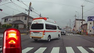 緊急出動中の救急車