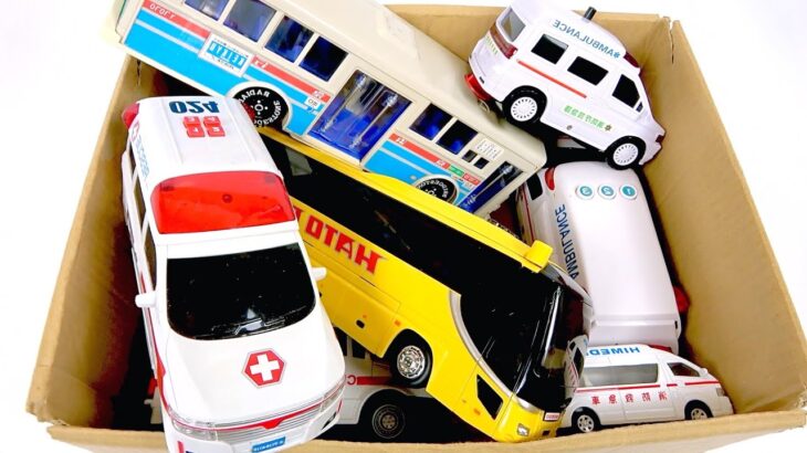 沢山の救急車とバスのミニカーが走る！サウンドあり！緊急走行
