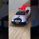 パトカーのミニカーが緊急走行！坂道走る！サイレンMini police car makes an emergency run! Running on a slope! Siren available.