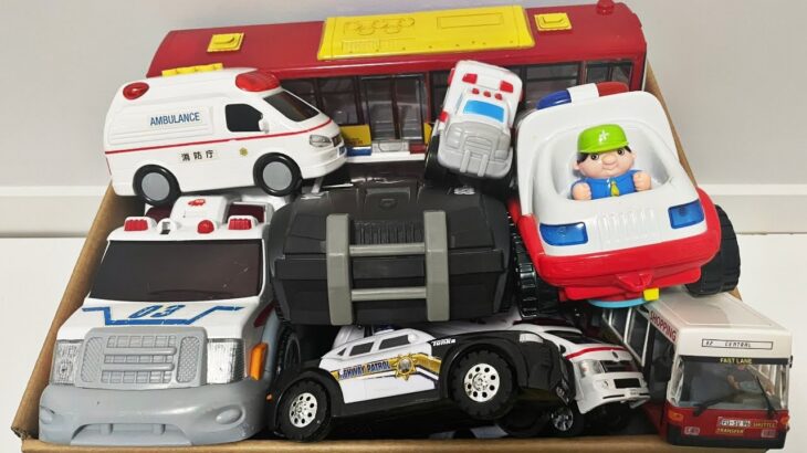 パトカー・救急車・ミニカーがスクールバスと緊急走行！Police Cars Ambulance Minicar Runs in an Emergency with School Bus !