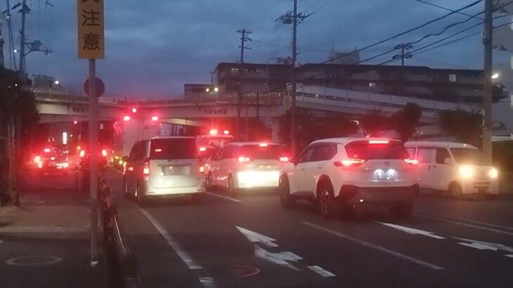 兵庫県立尼崎総合医療センターのドクターカーが緊急走行！！！【右に曲がります】合成音が鳴り響く！