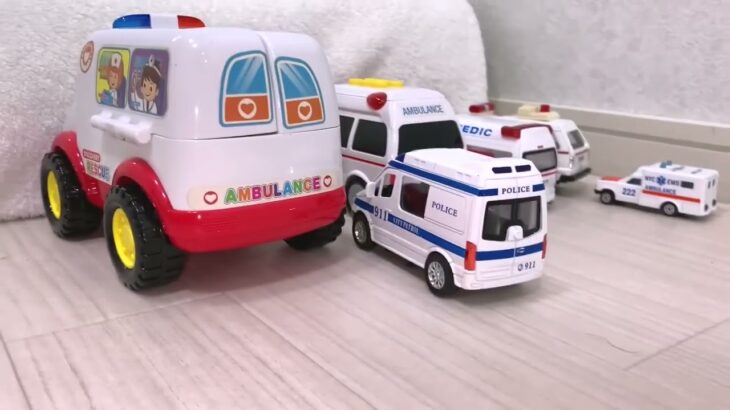 救急車のミニカー走る！緊急走行テスト。坂道走る☆Ambulance minicar runs in an emergency! Slope driving test