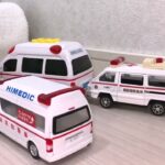 救急車のミニカー走る！緊急走行テスト。坂道走る☆Ambulance minicar runs in an emergency! Slope driving test