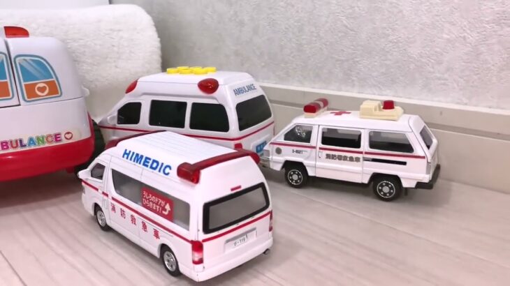 救急車のミニカー走る！緊急走行テスト。坂道走る☆Ambulance minicar runs in an emergency! Slope driving test