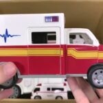 救急車のミニカー走る！緊急走行テスト。坂道走る☆Ambulance minicar runs in an emergency! Slope driving test