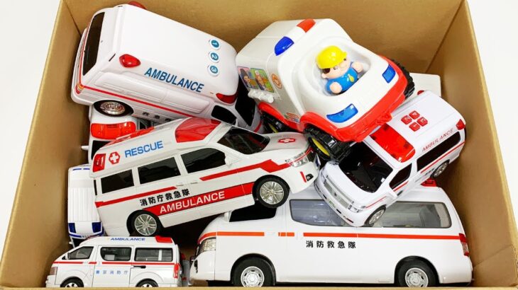 救急車のミニカーが走る。緊急走行！サイレンあり｜Ambulance minicars run urgently with sirens sounding! With siren sound