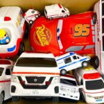 坂道走る救急車のおもちゃ☆サイレンチェック！緊急走行Check out the siren on this hill running ambulance toy! Emergency running