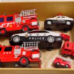 消防車のミニカー、パトカーのミニカーをチェックして坂道で緊急走行テスト！Test drive a fire truck and a police car miniature down a slope!