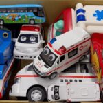 救急車のミニカー走る。緊急走行。坂道走る！A miniature ambulance car runs. Emergency driving. Running uphill！