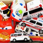 救急車のミニカーが走る！緊急走行テスト☆サイレン鳴る｜Ambulance minicars run in an emergency on the slope with sirens sounding!