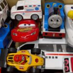 救急車ミニカーたちが緊急坂道走行☆サイレンも鳴るよ♫ Miniature ambulance cars make emergency runs uphill☆They even have siren!