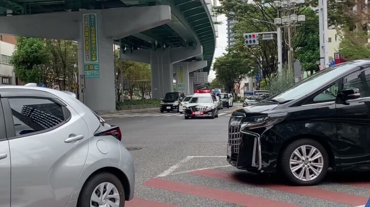 愛知県警察　パトカー　緊急走行