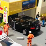 【事故】パチンコ店にミサイル！確変中に事故に遭遇！！救急車　消防車　パトカー　緊急走行【働く車】tomica ambulance fire engine minicar runs in driving