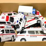 救急車のミニカー走る☆緊急走行テスト！！サイレン鳴るよ♫A miniature ambulance car runs☆Emergency driving test!!The siren sounds♫