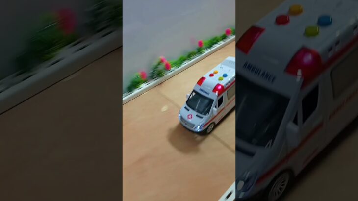 たくさんの『救急車』を箱にまとめ、坂道を走らせます☆緊急走行テスト！ “Ambulance” Minicar runs on a slope. Emergency driving #shorts