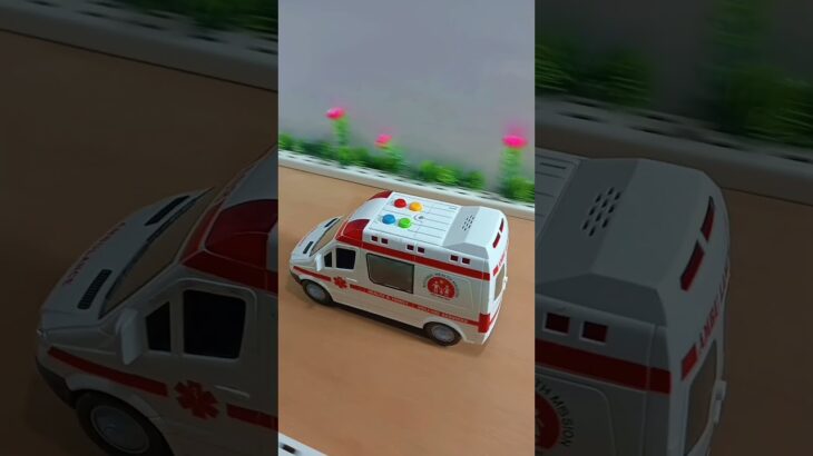 たくさんの『救急車』を箱にまとめ、坂道を走らせます☆緊急走行テスト！ “Ambulance” Minicar runs on a slope. Emergency driving #shorts