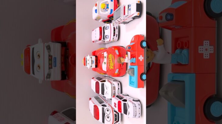 救急車のミニカー走る♡緊急走行テスト★道走行です♪ Ambulance miniature car runs with sound in case of emergency! #shorts