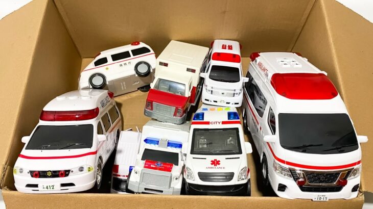 救急車のミニカーが走る。緊急走行。サイレン鳴る｜Ambulance minicar is running. Emergency driving with sirens sounding.