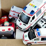 救急車パトカー消防車をチェック! 坂道を緊急走行するよ! Check out ambulance policecar bump truck! run on the slope.