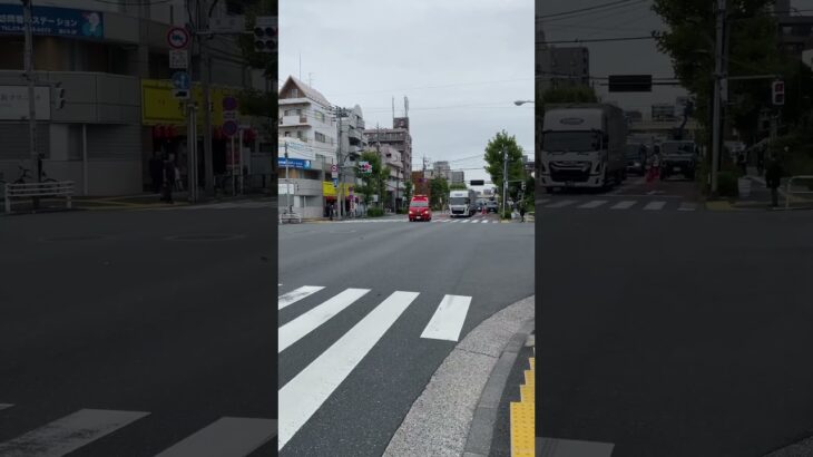 緊急走行中の消防指揮車を邪魔する白いベンツ　東京消防庁　大森YD