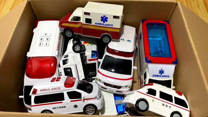 救急車の大小様々なミニカーが走る！サイレンあり！坂道で緊急走行☆ Ambulance Minicars of various sizes run.