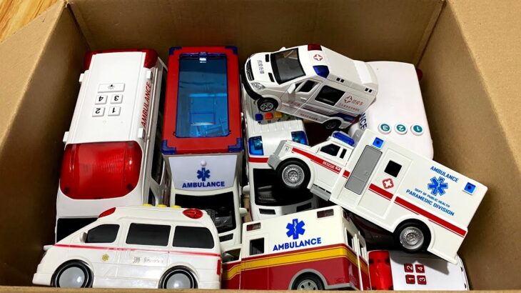 救急車の大小様々なミニカーが走る！サイレンあり！坂道で緊急走行☆ Ambulance Minicars of various sizes run.