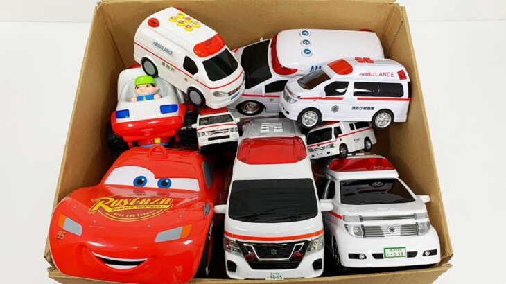 救急車のミニカーが緊急走行☆紹介して坂道を走る！！！ Ambulance miniature car runs urgently. I will introduce and run the slope