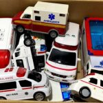 救急車のミニカー走る☆緊急走行テスト★サイレン鳴るよ☆ Ambulance minicar running ☆ Emergency driving test ★ Siren sounds ☆