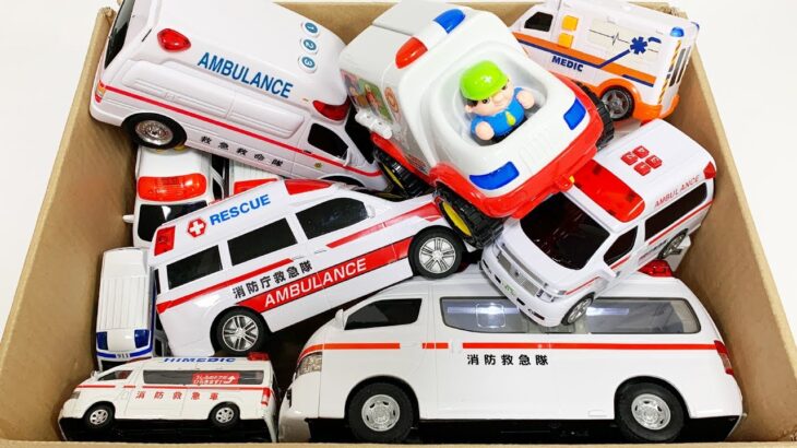 救急車のミニカーが走る。緊急走行！サイレンあり｜Ambulance minicar runs in an emergency with sirens souding on the slope!