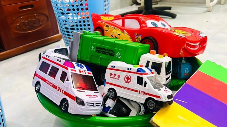 救急車のミニカー走る！緊急走行！坂道走行テスト Ambulance minicar runs on a slope with sirens sounding!