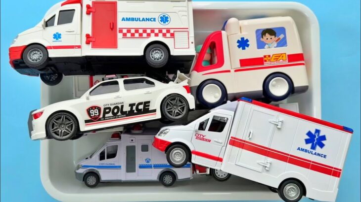 アルな緊急走行！救急車ミニカーが坂道を駆け下りる | An emergency run! A miniature ambulance runs down a slope