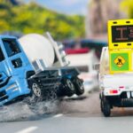 【密着】ミキサー車横転事故！救急車　消防車緊急走行！【働く車】tomica Ambulance minicar runs in anemergency driving test