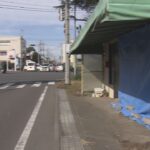 パトカーが乗用車と衝突　住宅に突っ込む／埼玉県