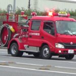 【モーターサイレン炸裂】いわき市消防団 第2支団  CD-1型ポンプ車(日野 デュトロ)・BD-1型ポンプ車(トヨタ ランドクルーザー70)  緊急走行