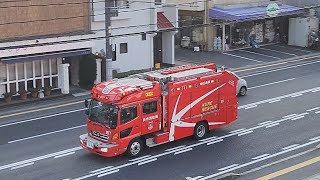 消防車4台　緊急走行　レスキュー車　資材搬送車