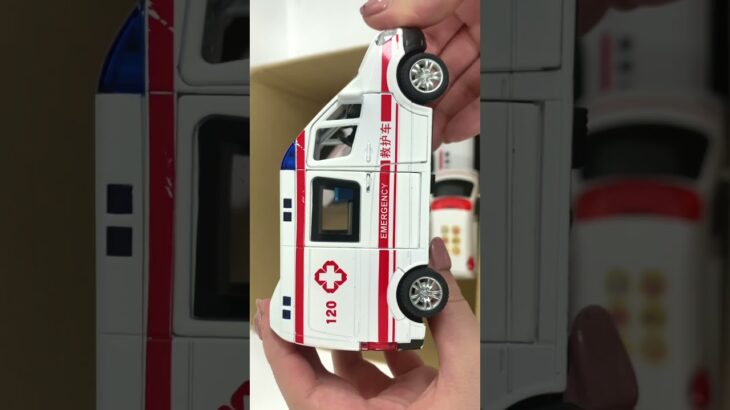 救急車のミニカー走る。緊急走行テスト！坂道走行☆ Ambulance miniature car running! Emergency Driving Test Slope Running