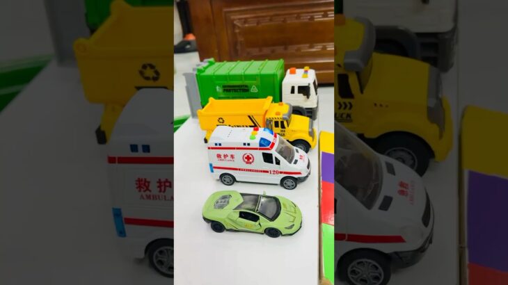 救急車のミニカー走る！緊急走行テスト。坂道走る☆Ambulance minicar runs in an emergency! Slope driving test