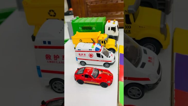 救急車のミニカー走る！緊急走行テスト。坂道走る☆Ambulance minicar runs in an emergency! Slope driving test