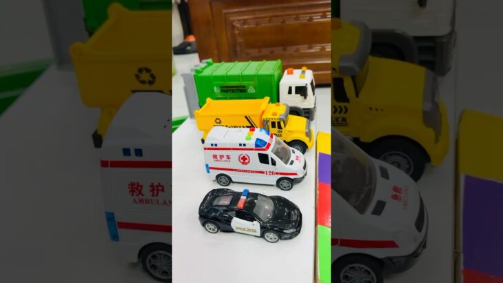 救急車のミニカー走る！緊急走行テスト。坂道走る☆Ambulance minicar runs in an emergency! Slope driving test