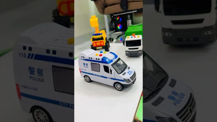 救急車のミニカー走る！緊急走行テスト。坂道走る☆Ambulance minicar runs in an emergency! Slope driving test