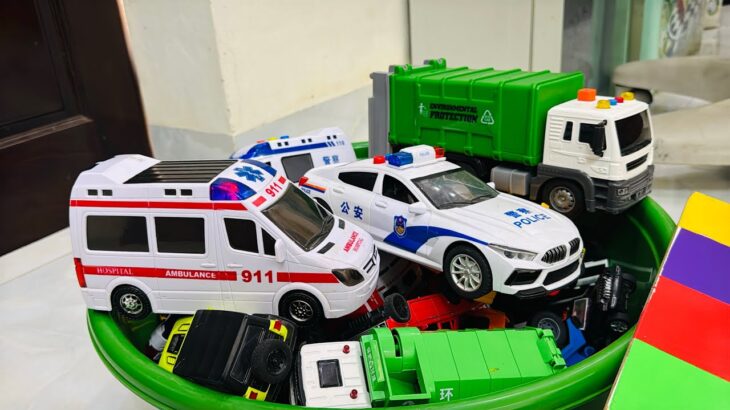 救急車のミニカー走る！緊急走行テスト。坂道走る☆Ambulance minicar runs in an emergency! Slope driving test